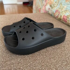 Women’s Black Crocs Size 7